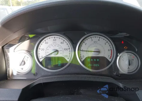 2010 Chrysler Town & Country Touring Plus z USA, uszkodzony, nr VIN 2A4RR8D15AR392568